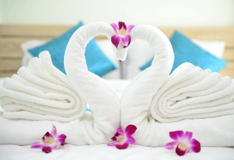 Oyo 1078 Enrich Boutique Place Patong Esterno foto