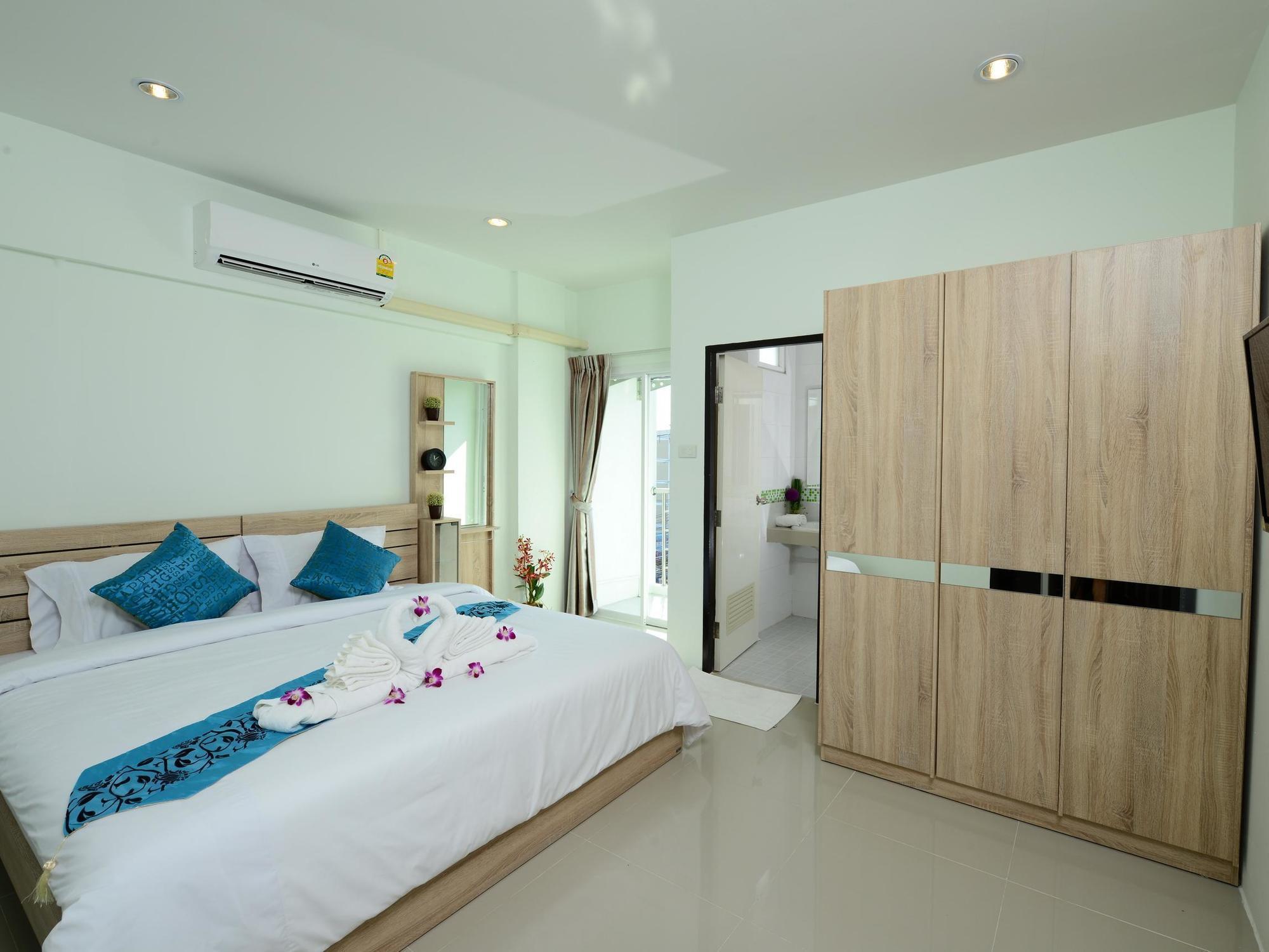 Oyo 1078 Enrich Boutique Place Patong Esterno foto