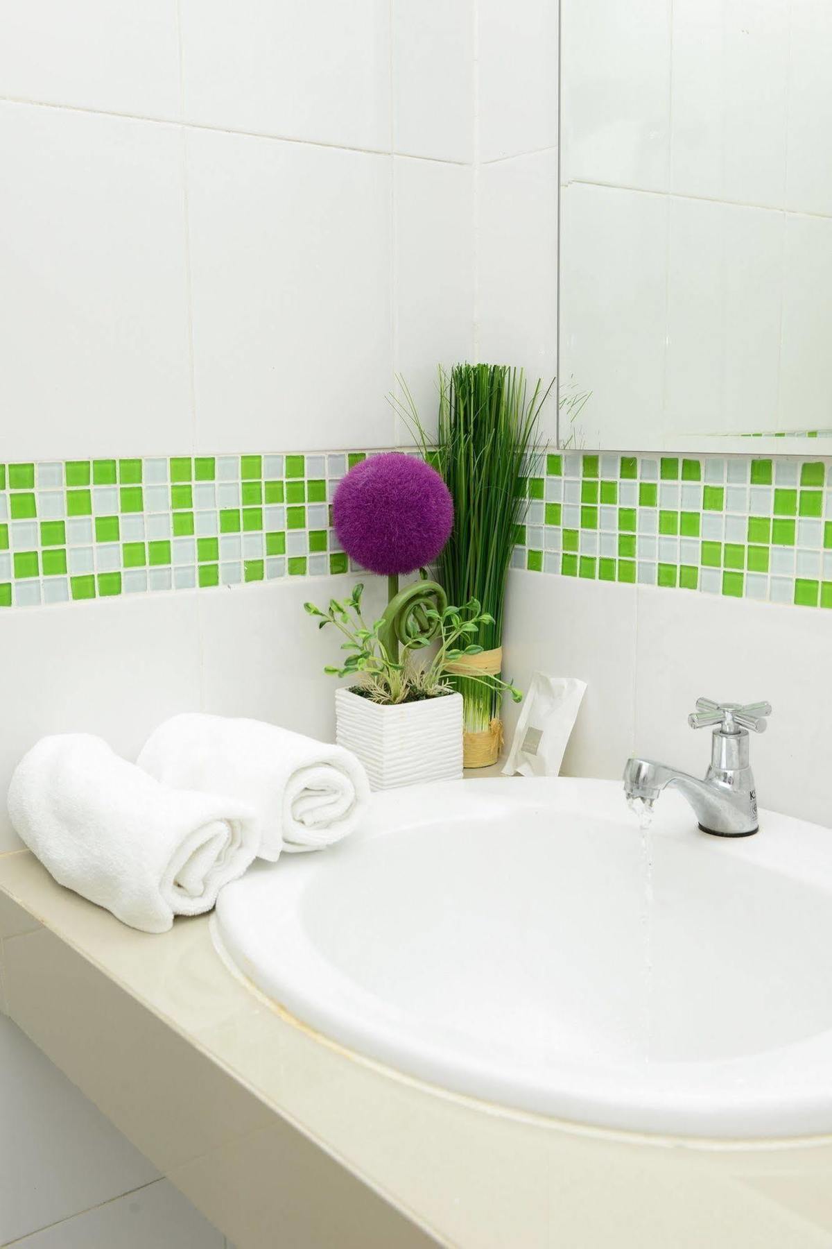 Oyo 1078 Enrich Boutique Place Patong Esterno foto