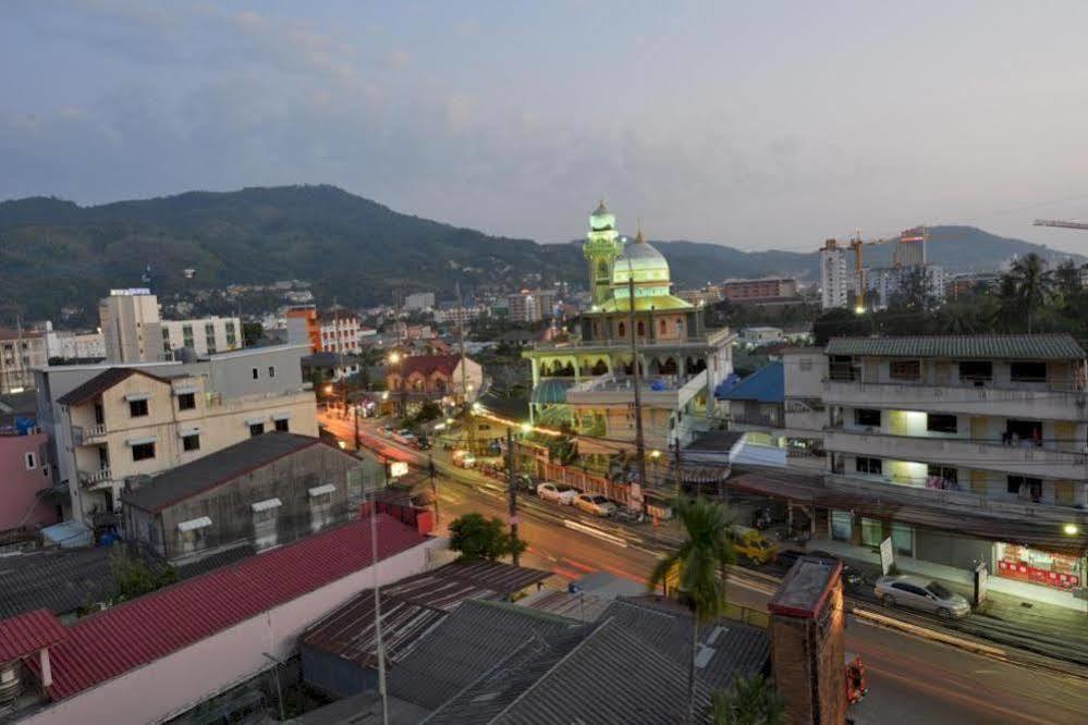 Oyo 1078 Enrich Boutique Place Patong Esterno foto
